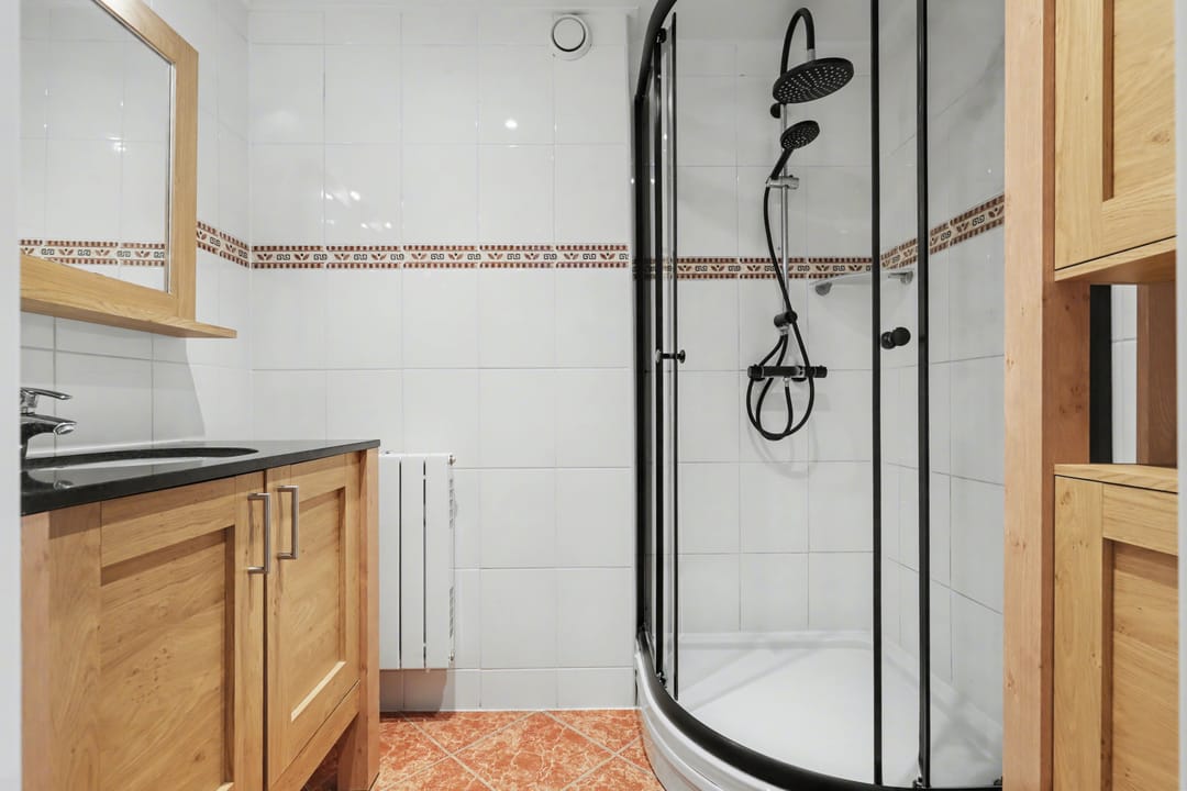 Well-maintained terraced home in Strijen center with veranda and harbor view — 26