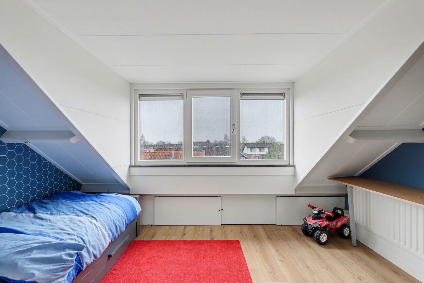 Well-maintained terraced home in Strijen center with veranda and harbor view — 29