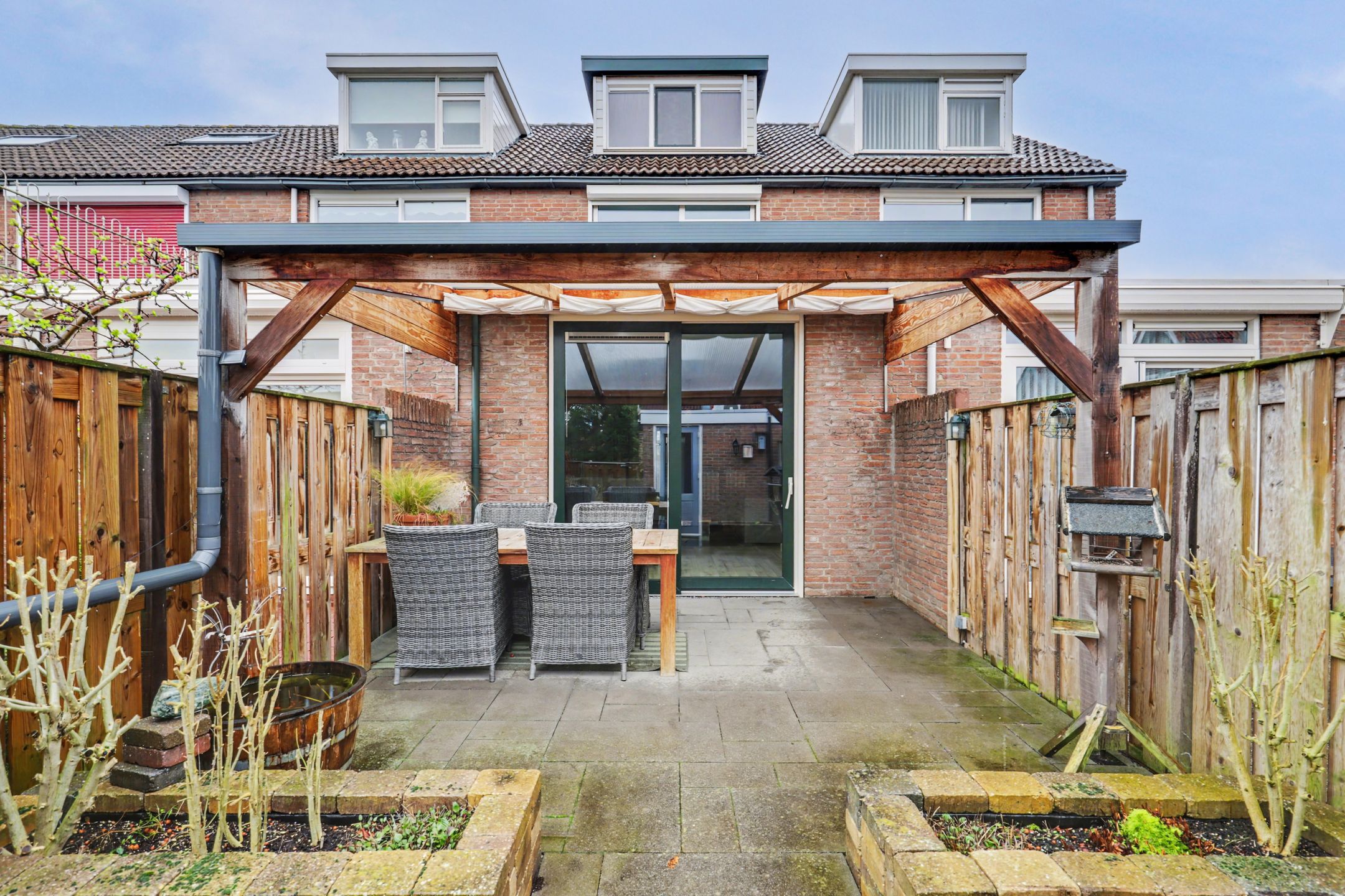 Well-maintained terraced home in Strijen center with veranda and harbor view — 36