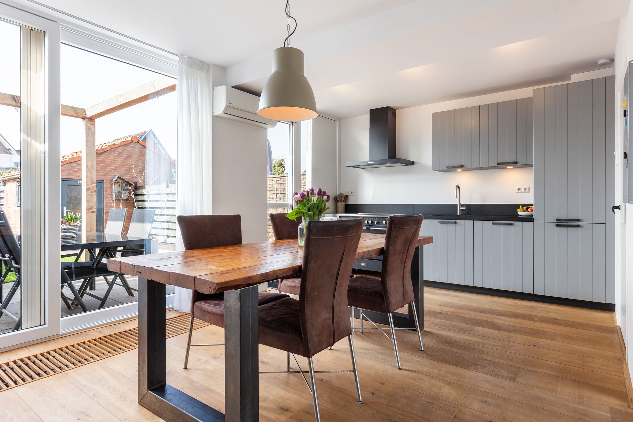 Foto 3 van Donker Curtiusstraat 8