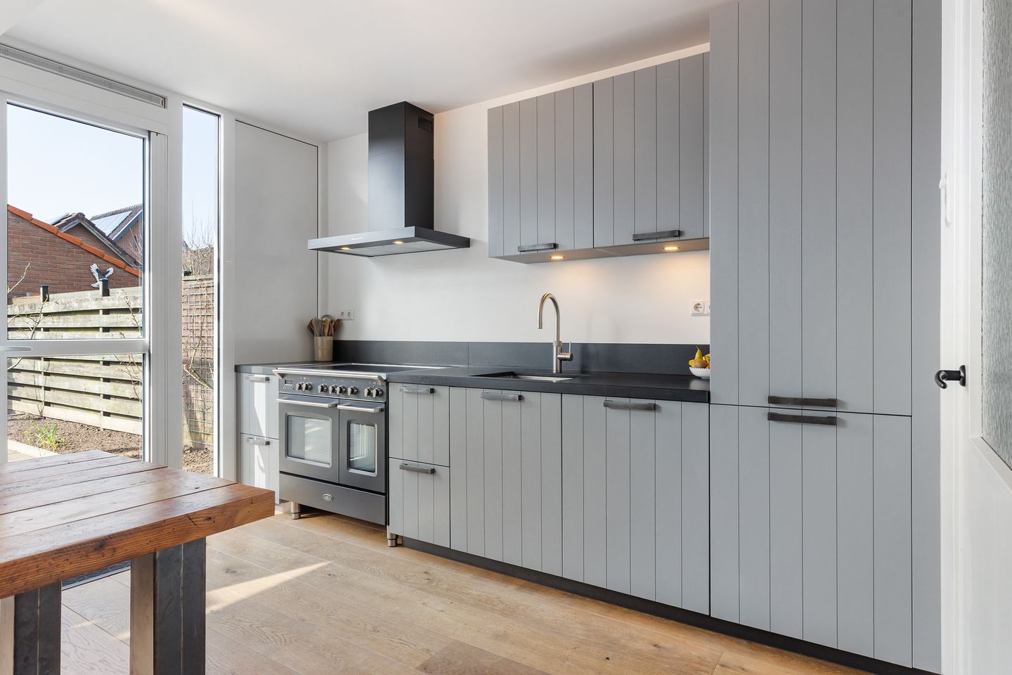 Foto 10 van Donker Curtiusstraat 8