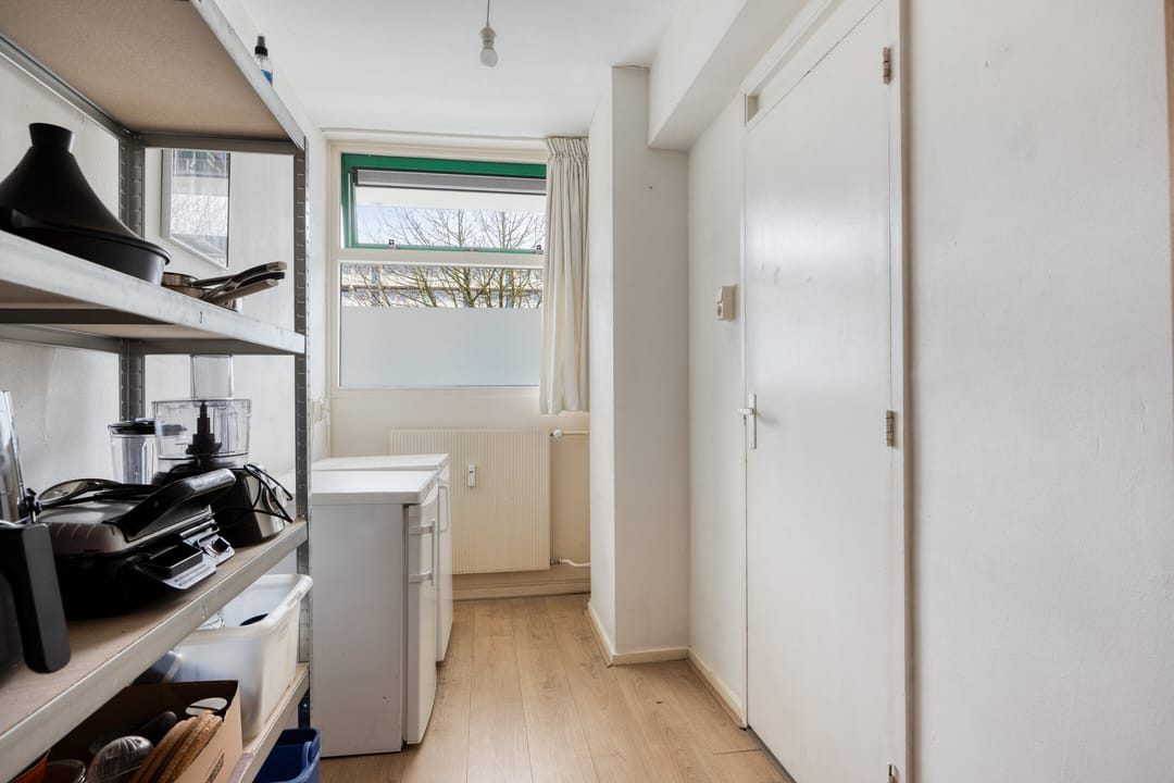 Spacious 4-Room Apartment with Balcony in Leiden Boshuizen — 17