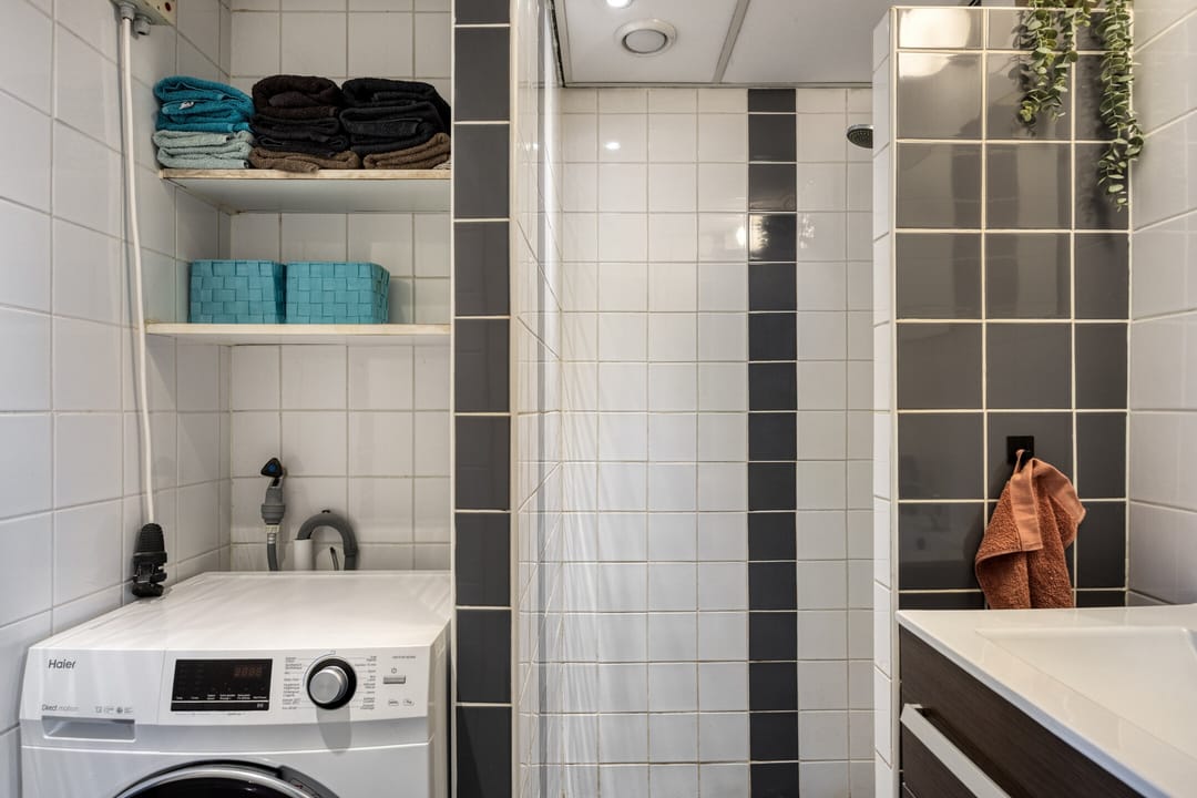 Spacious 4-Room Apartment with Balcony in Leiden Boshuizen — 23