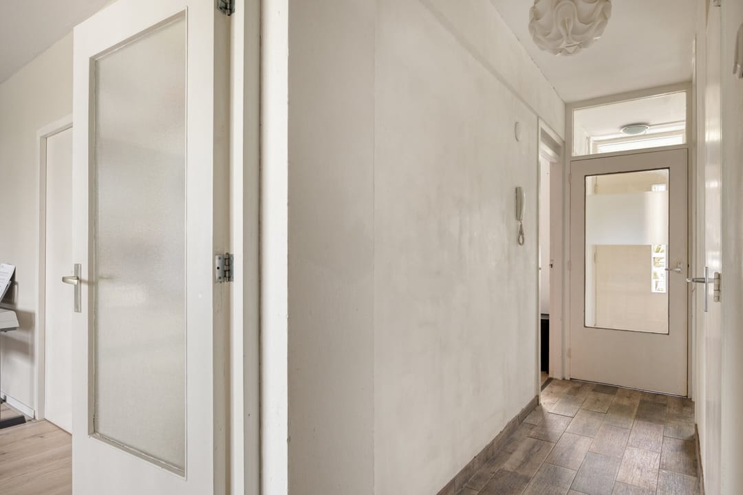 Spacious 4-Room Apartment with Balcony in Leiden Boshuizen — 16
