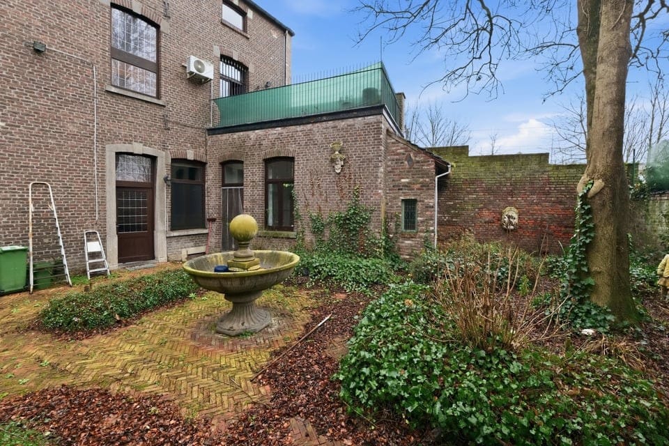 Stately townhouse with investment potential in Tongeren — 36