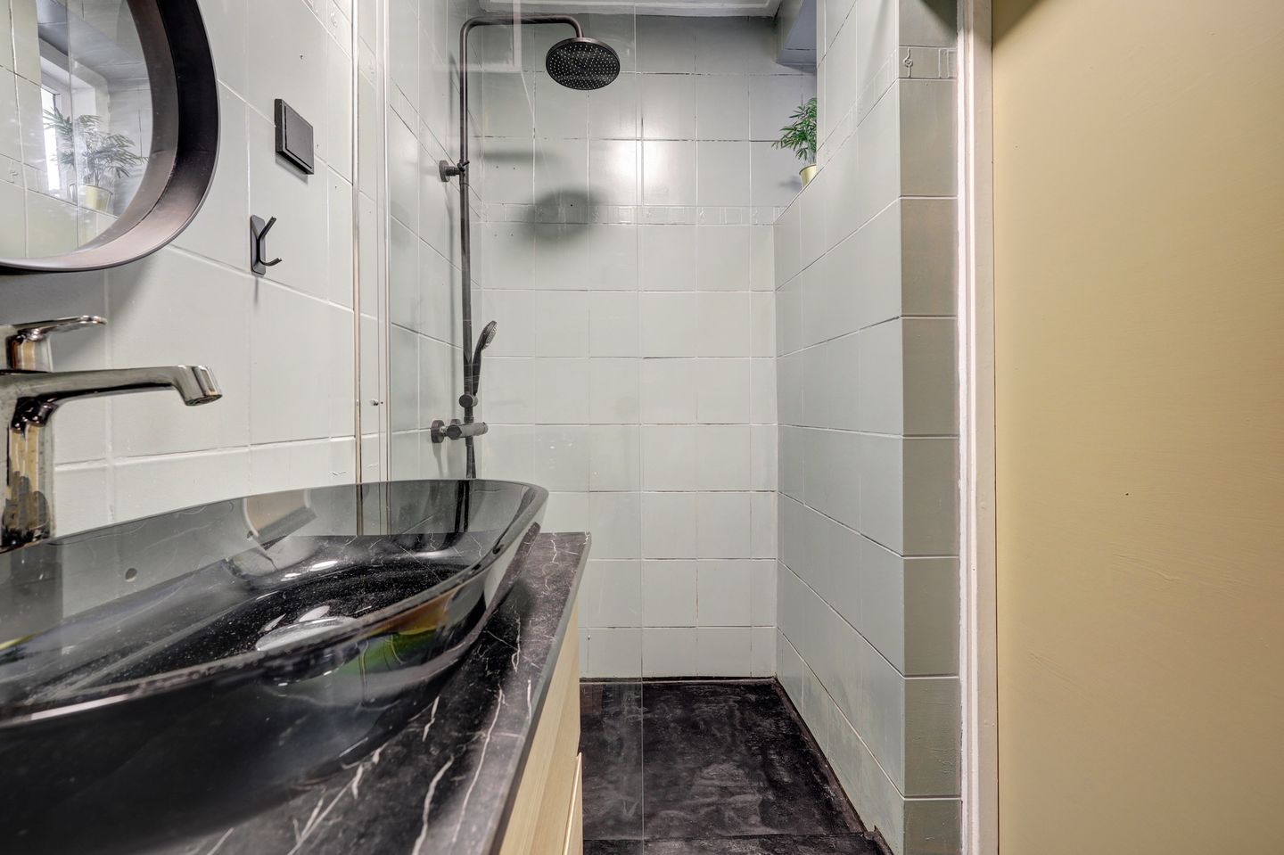 Charming three room corner apartment with balcony on a top location — 19