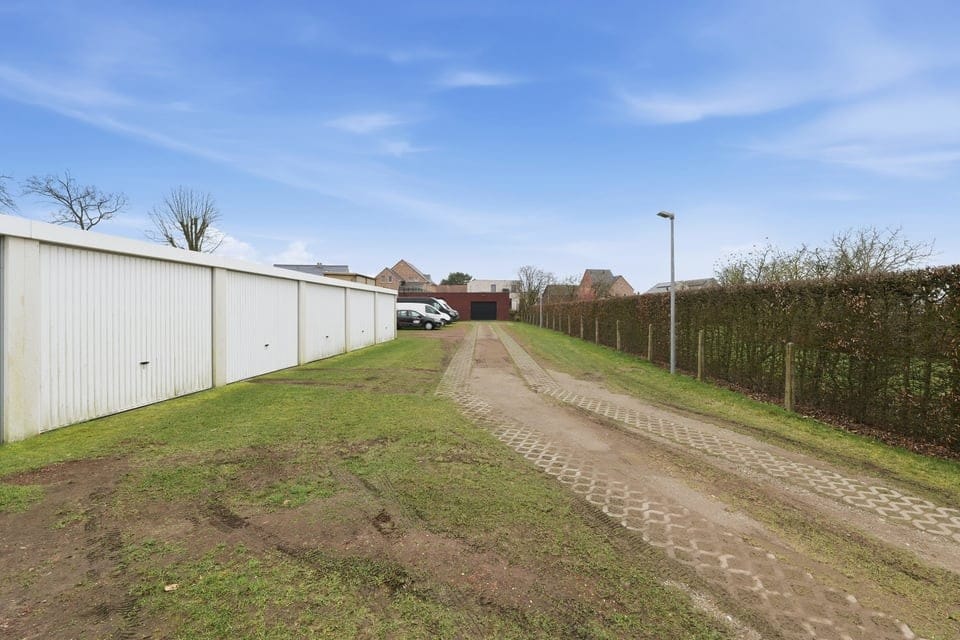 Move-in Ready Apartment with Large Private Garden and Garage in Hoeselt — 25