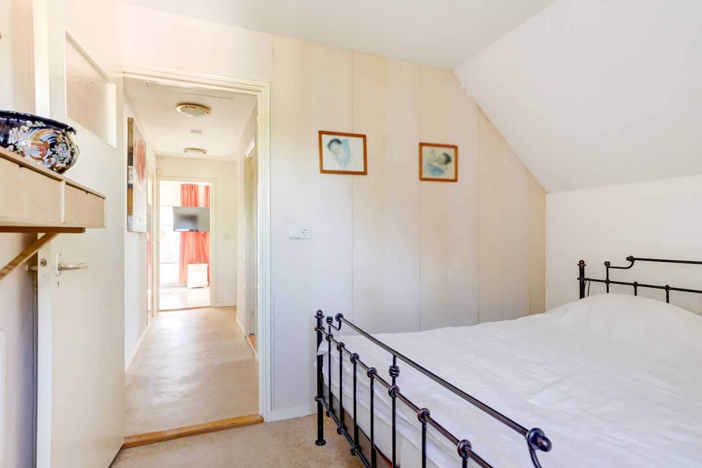 Detached house with character and comfort on the water in Lutjebroek — 20