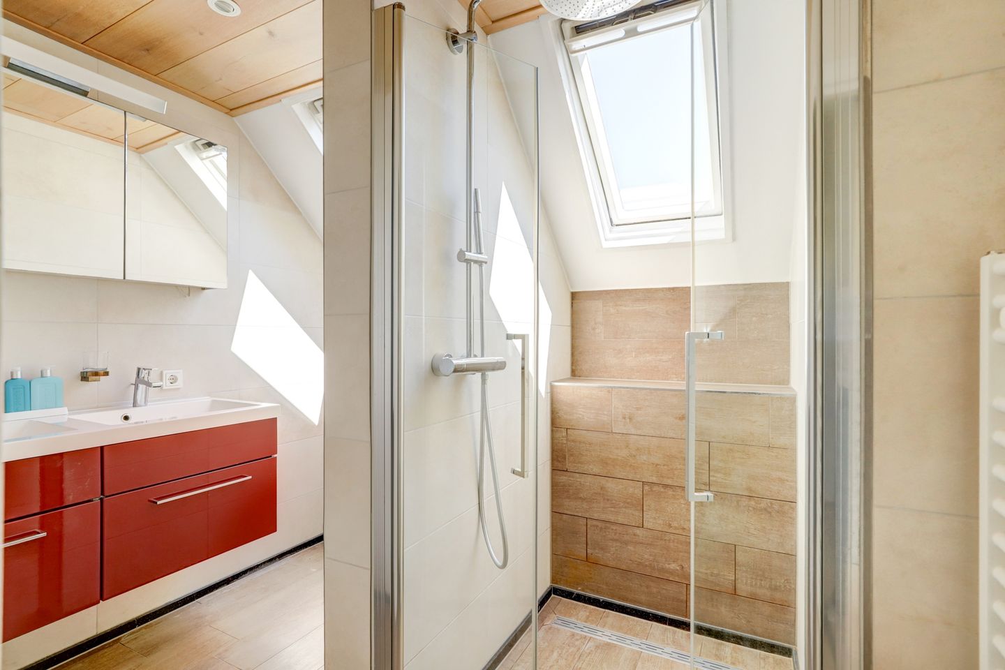 Detached house with character and comfort on the water in Lutjebroek — 25