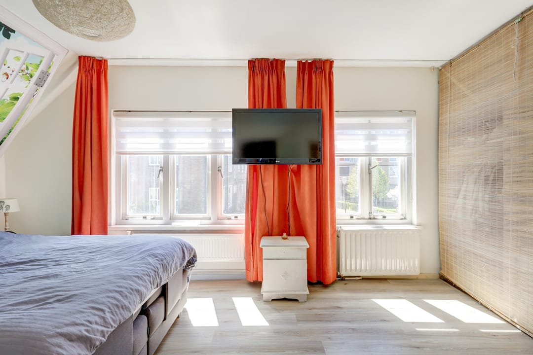 Detached house with character and comfort on the water in Lutjebroek — 22