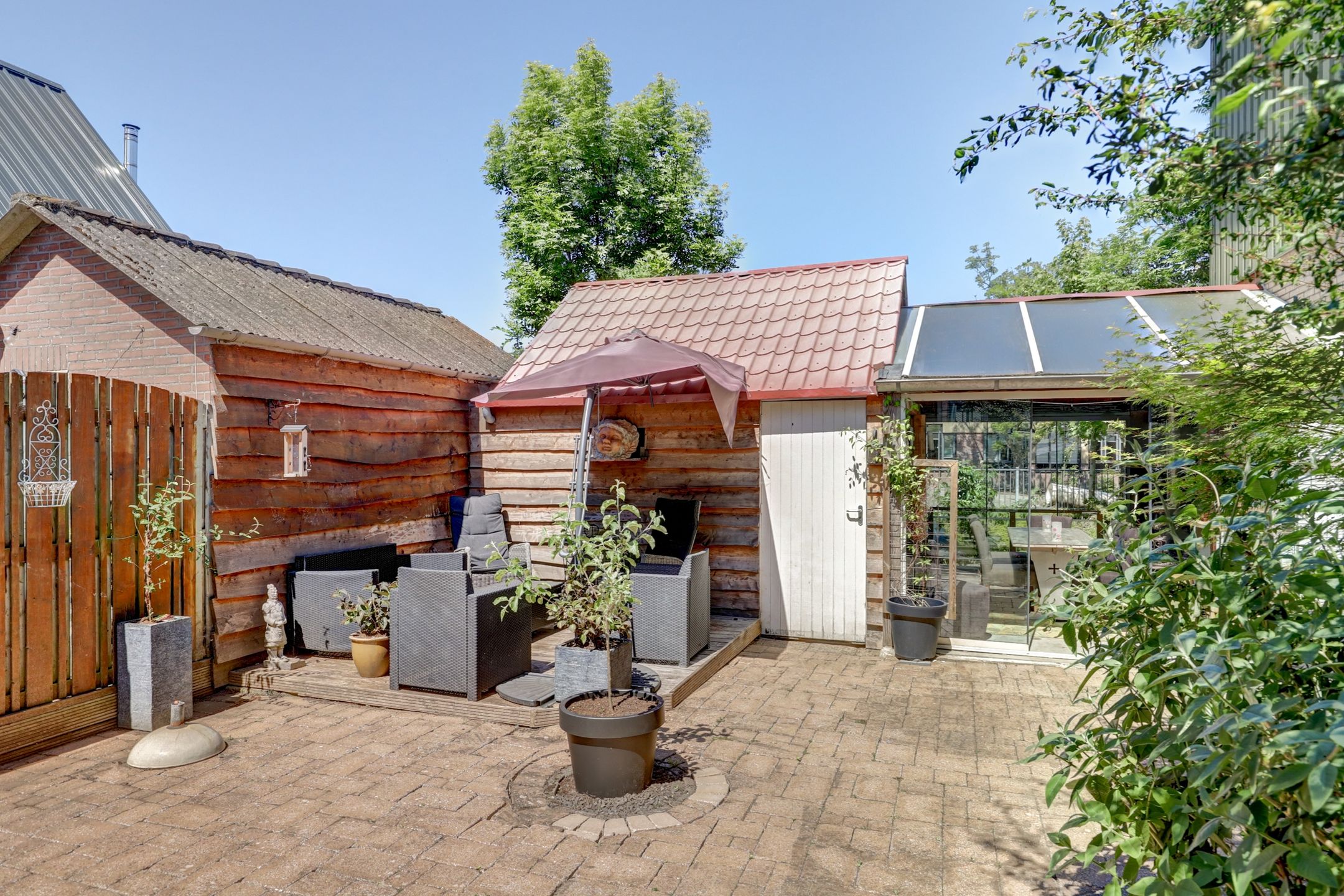 Detached house with character and comfort on the water in Lutjebroek — 30