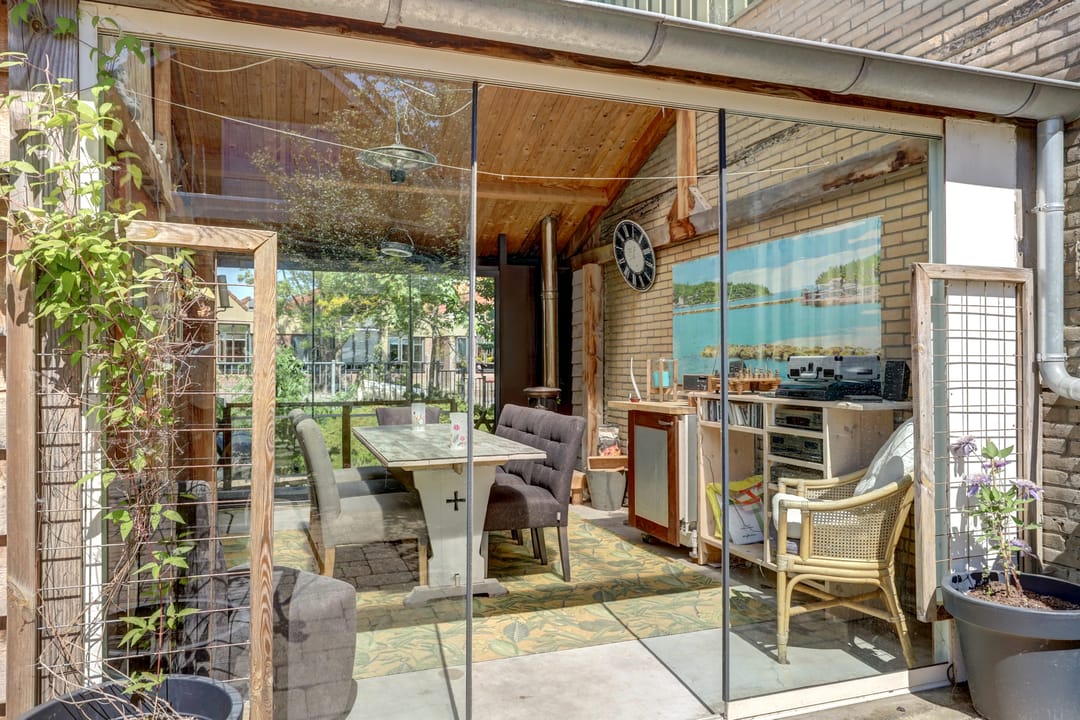 Detached house with character and comfort on the water in Lutjebroek — 31