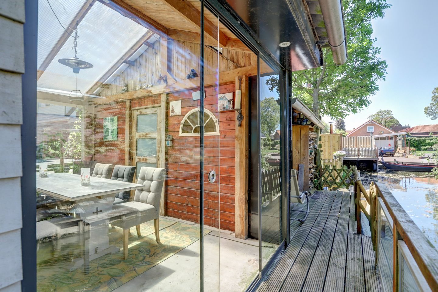 Detached house with character and comfort on the water in Lutjebroek — 35