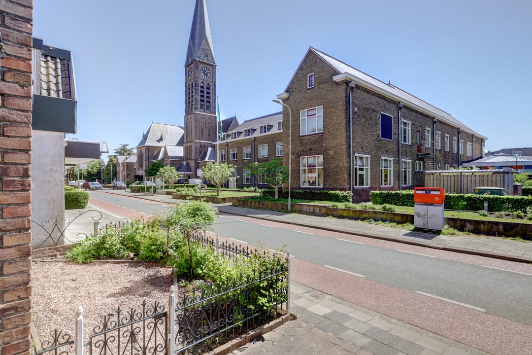 Detached house with character and comfort on the water in Lutjebroek — 41
