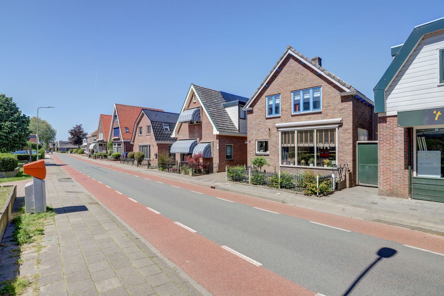 Detached house with character and comfort on the water in Lutjebroek — 40