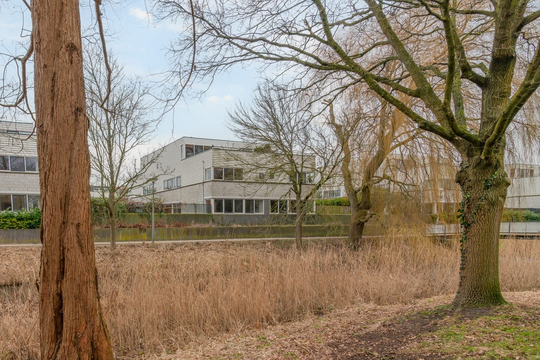 Spacious Family Home with Water View and Roof Terrace in Amsterdam De Aker — 45