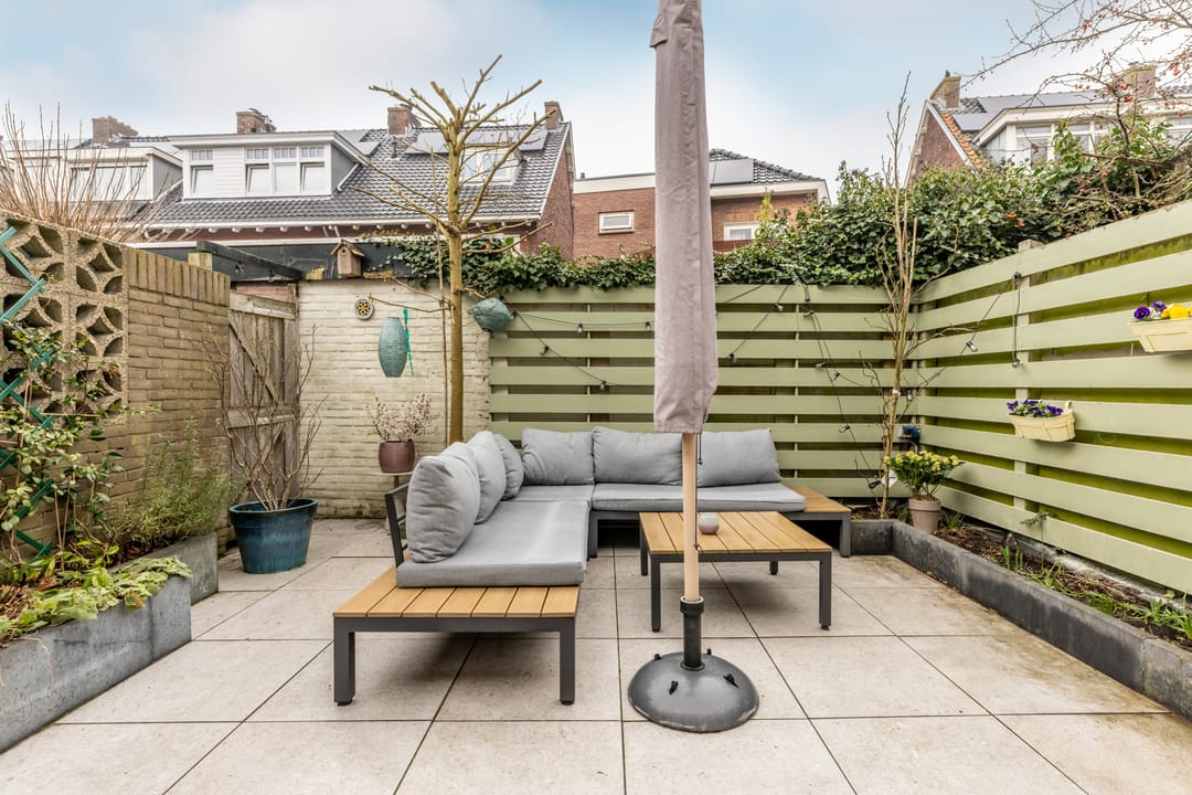 Atmospheric Extended 1930s Family Home with Sunny Garden in Haarlem — 28