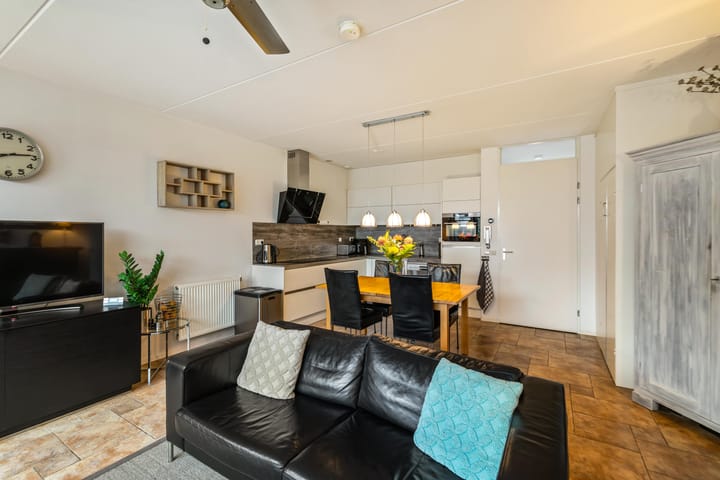 Photo 5 of Van Ostadestraat 26