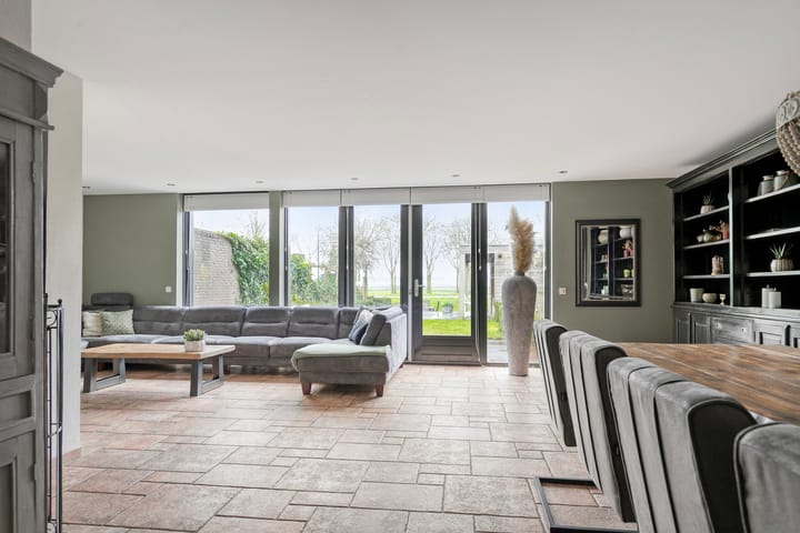 Photo 2 of Voorsteven 18