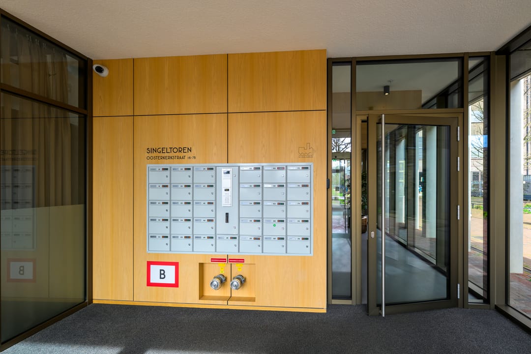 Photo 32 of Oosterkerkstraat 24