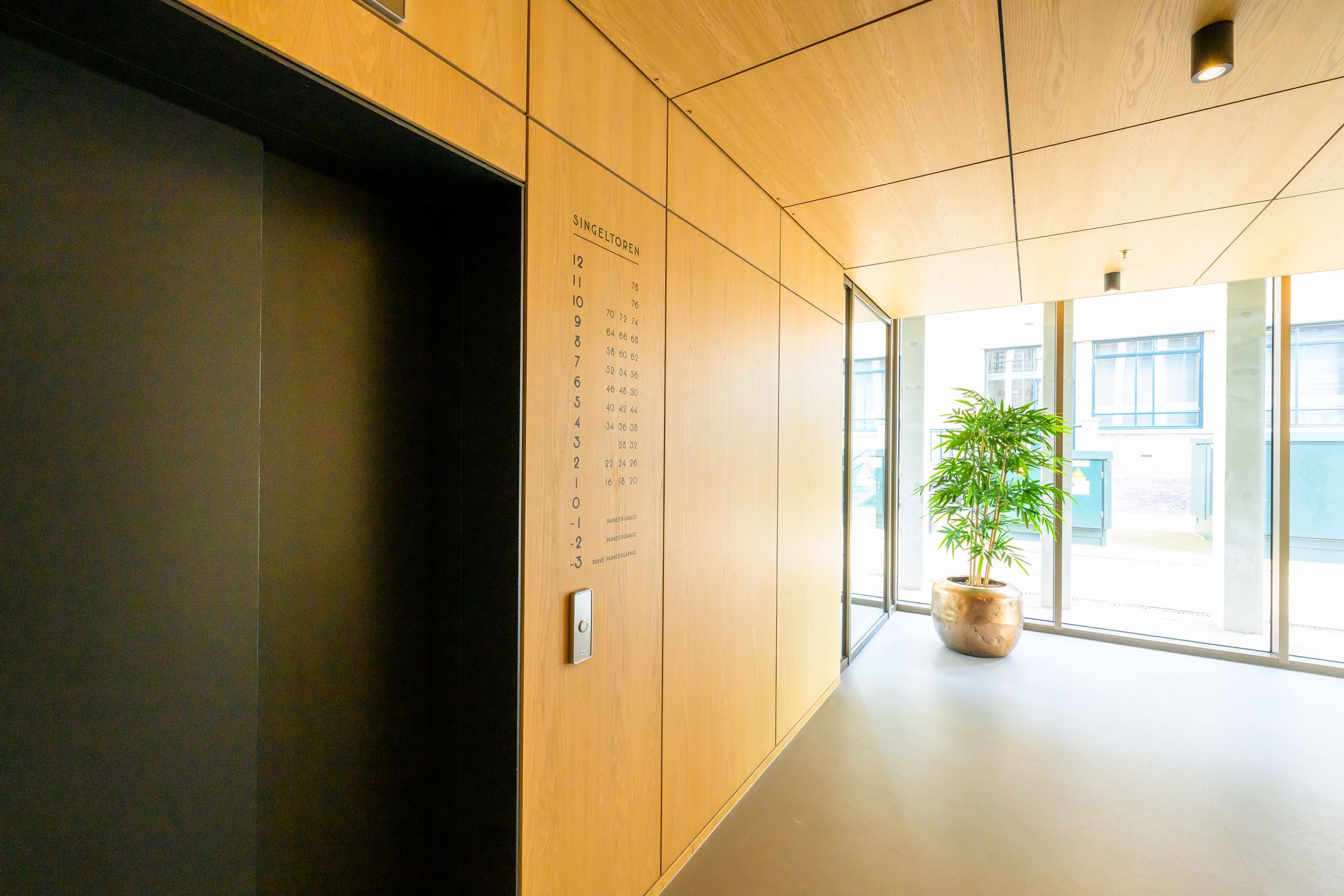 Photo 33 of Oosterkerkstraat 24