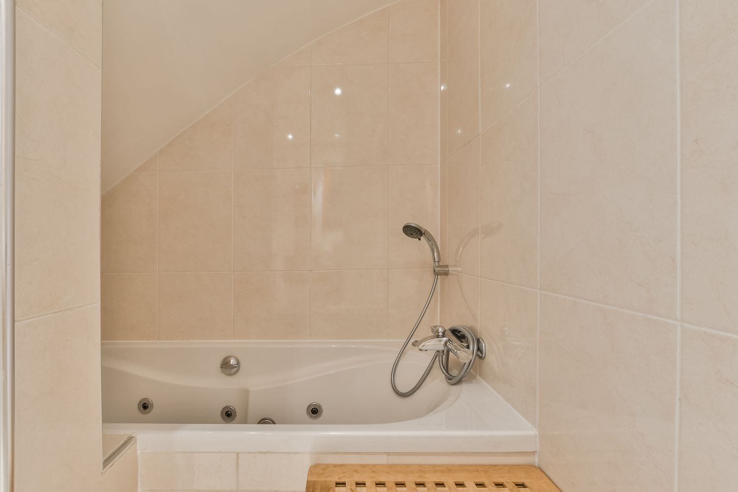 Foto 19 van Edward Masseystraat 1