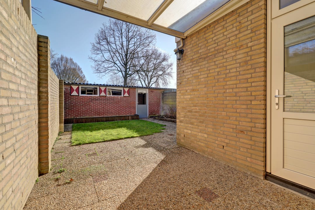 Charming Family Home with South-Facing Garden in Heumen — 37