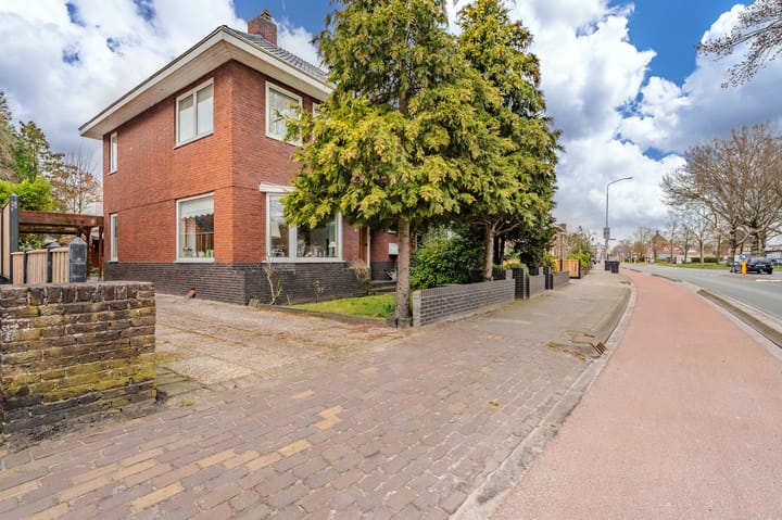 Twee-onder-één-kap te koop: Wilhelminasingel 22, Winschoten