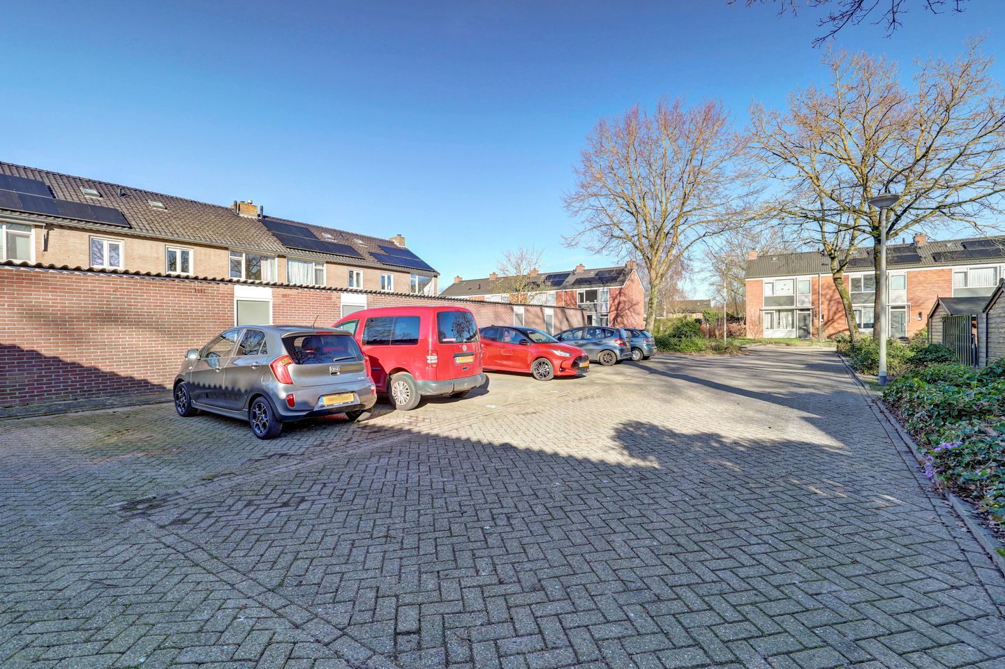 Charming Family Home with South-Facing Garden in Heumen — 46