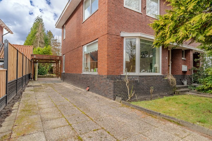 Twee-onder-één-kap te koop: Wilhelminasingel 22, Winschoten