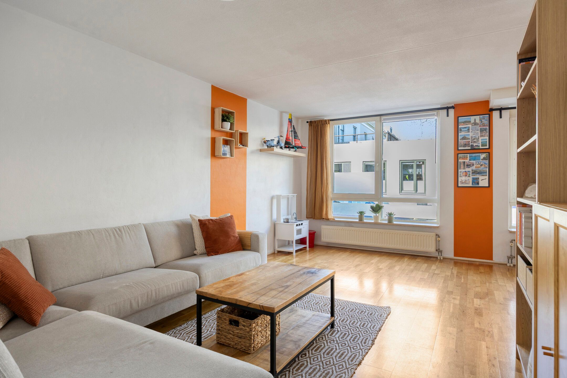 Photo 3 of Graaf van Burenstraat 2-F1