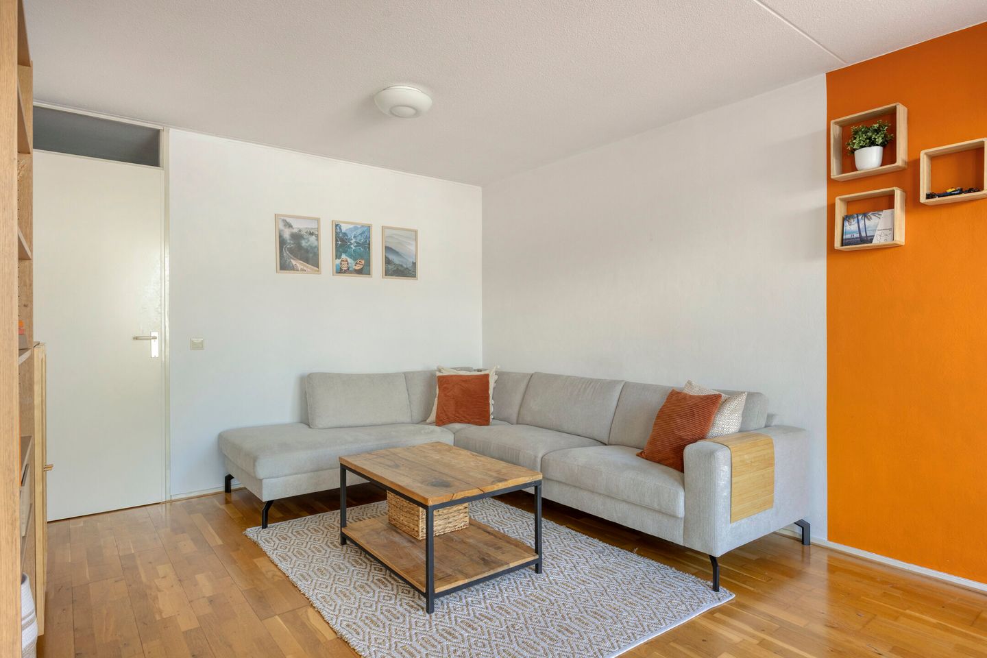 Photo 5 of Graaf van Burenstraat 2-F1