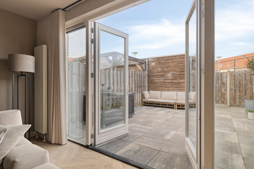 Move-in ready townhouse with 5 bedrooms and extended living room in Wateringen — 12