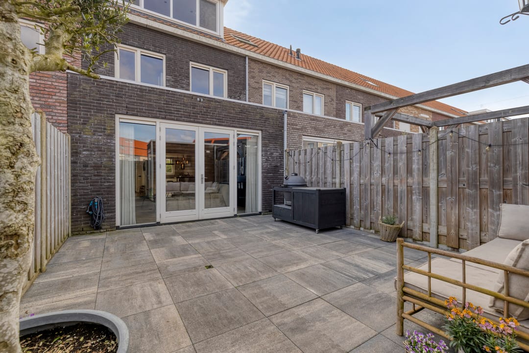 Move-in ready townhouse with 5 bedrooms and extended living room in Wateringen — 15
