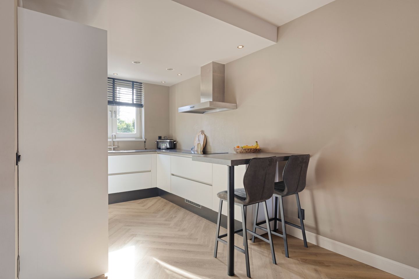 Move-in ready townhouse with 5 bedrooms and extended living room in Wateringen — 18