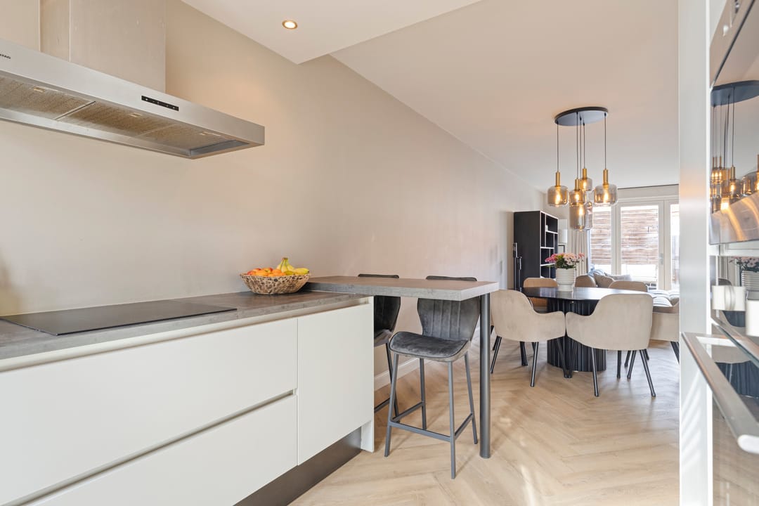Move-in ready townhouse with 5 bedrooms and extended living room in Wateringen — 21