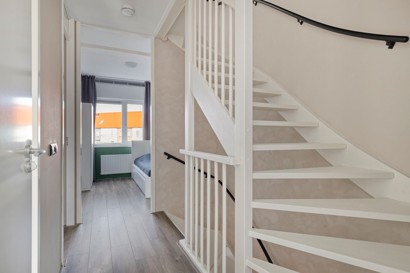 Move-in ready townhouse with 5 bedrooms and extended living room in Wateringen — 24