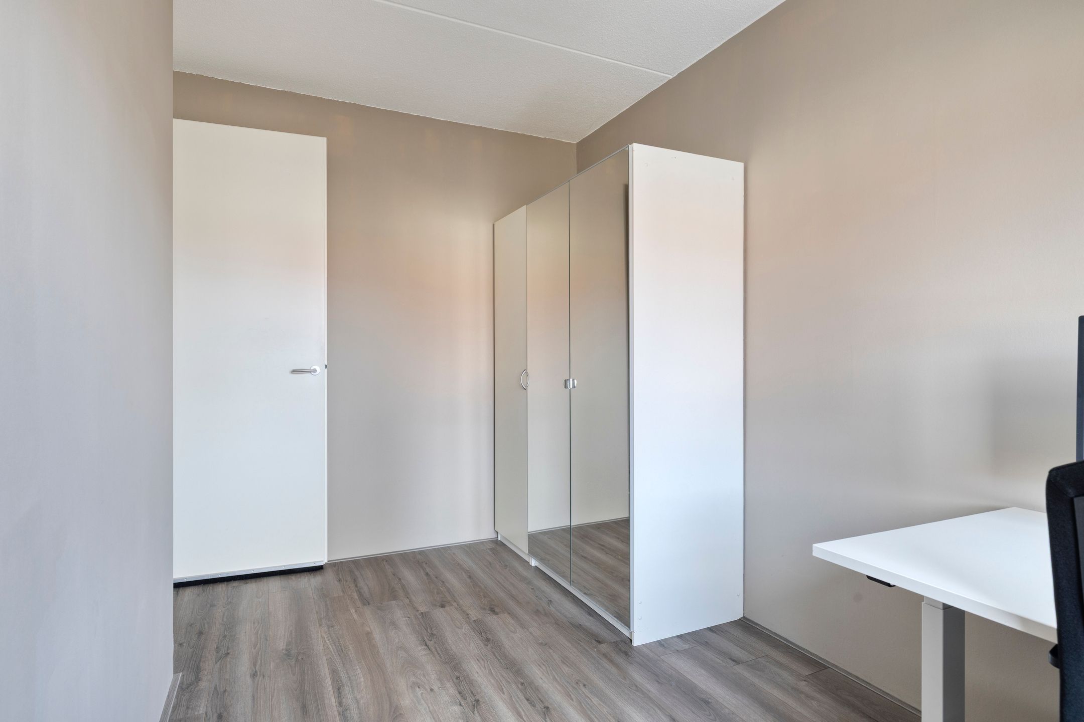 Move-in ready townhouse with 5 bedrooms and extended living room in Wateringen — 26