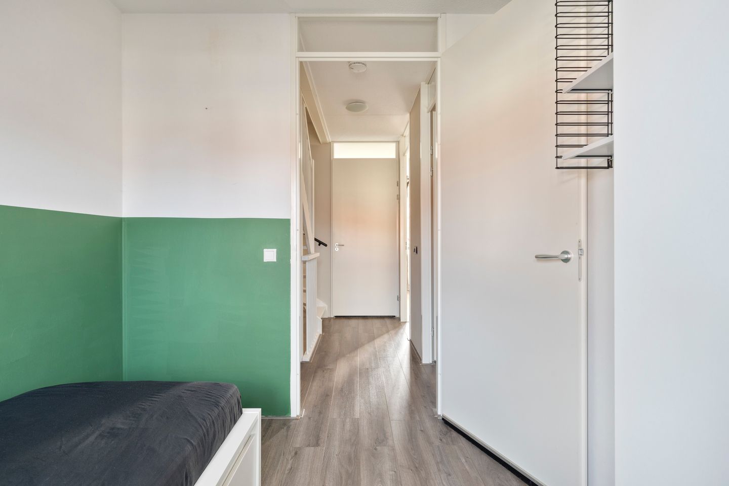 Move-in ready townhouse with 5 bedrooms and extended living room in Wateringen — 28