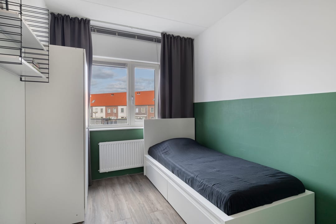 Move-in ready townhouse with 5 bedrooms and extended living room in Wateringen — 27