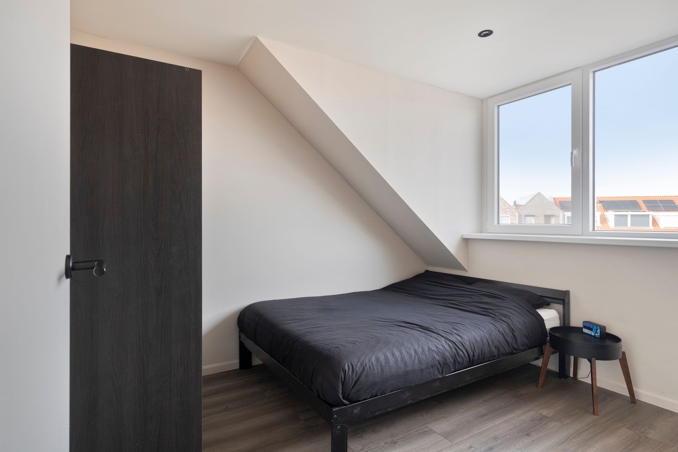 Move-in ready townhouse with 5 bedrooms and extended living room in Wateringen — 35