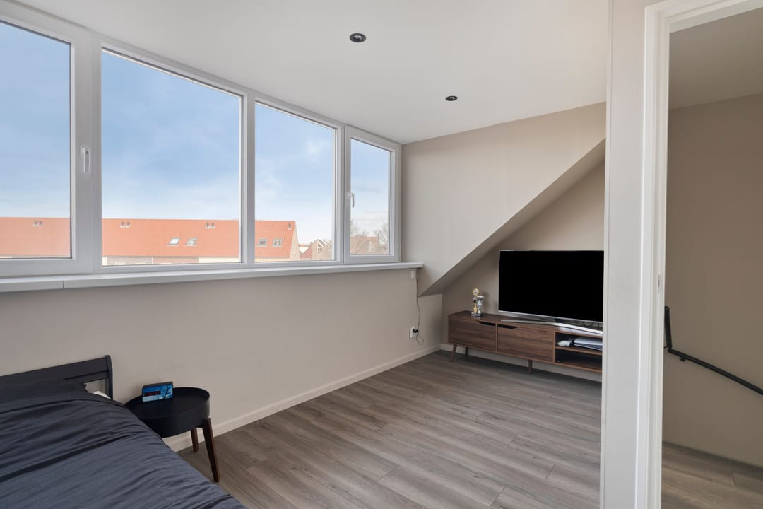 Move-in ready townhouse with 5 bedrooms and extended living room in Wateringen — 36