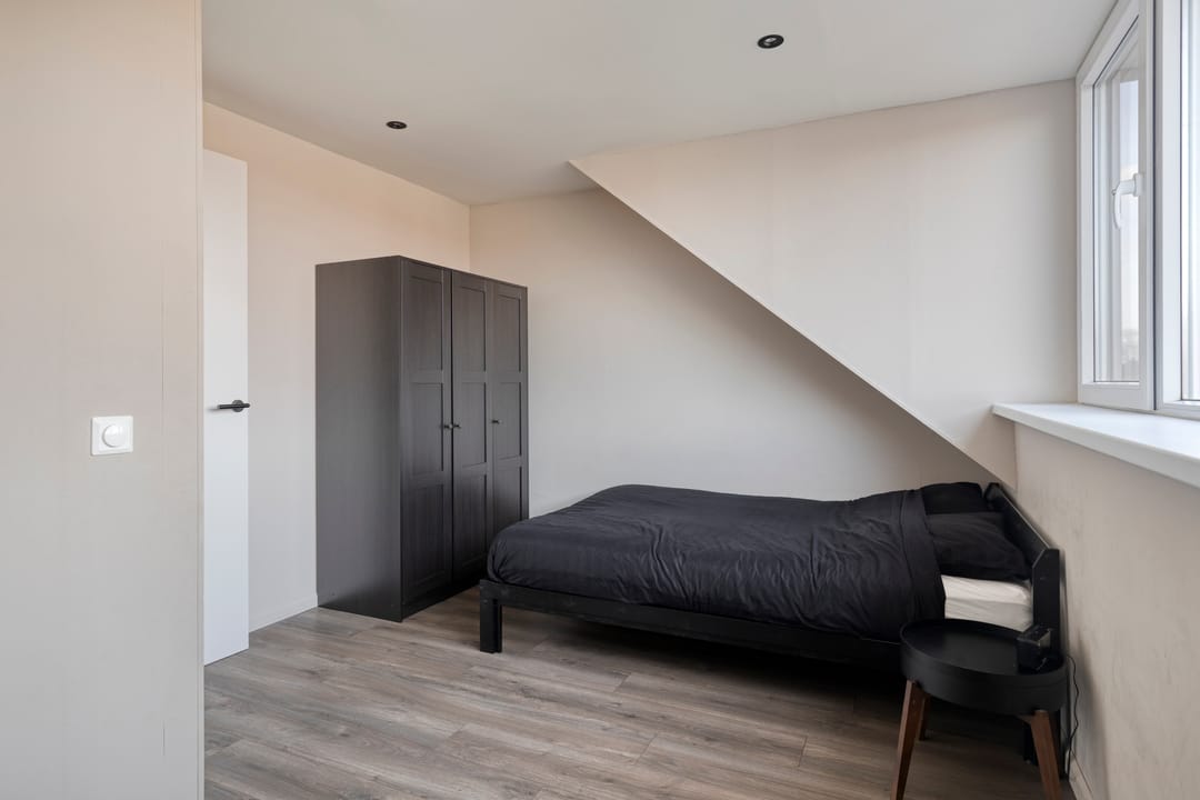 Move-in ready townhouse with 5 bedrooms and extended living room in Wateringen — 37