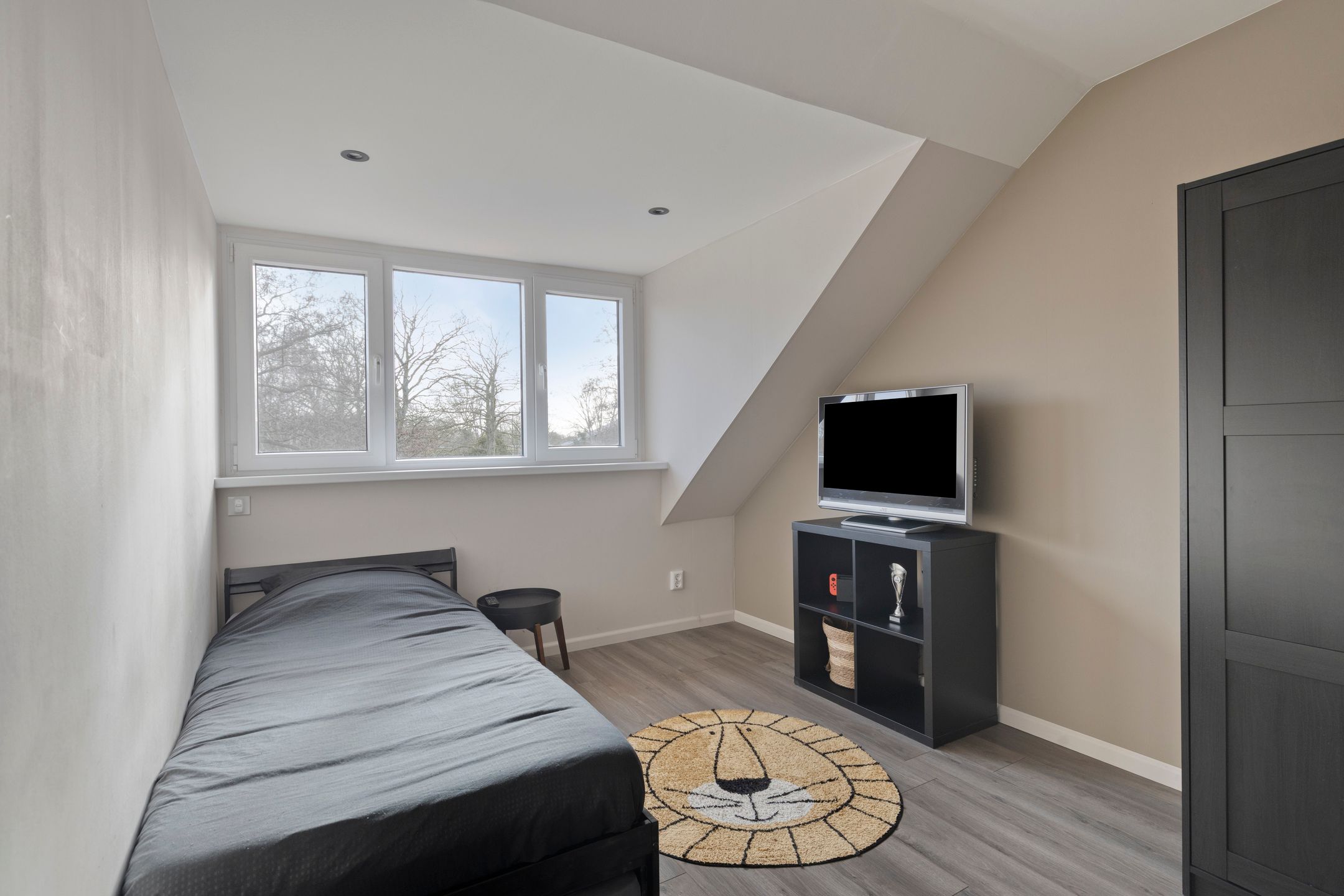 Move-in ready townhouse with 5 bedrooms and extended living room in Wateringen — 38
