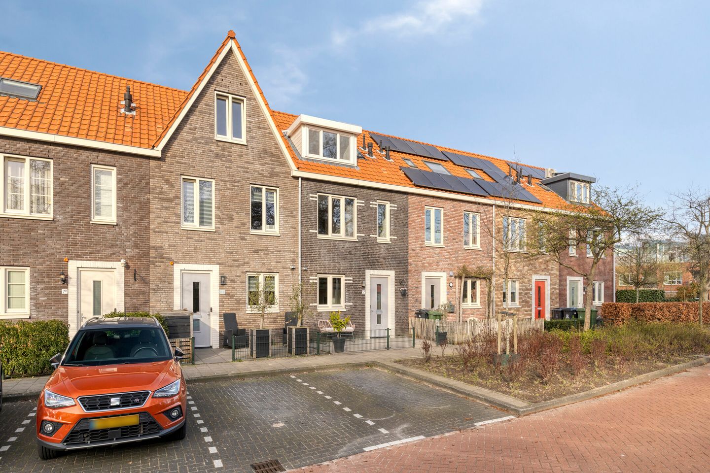 Move-in ready townhouse with 5 bedrooms and extended living room in Wateringen — 43
