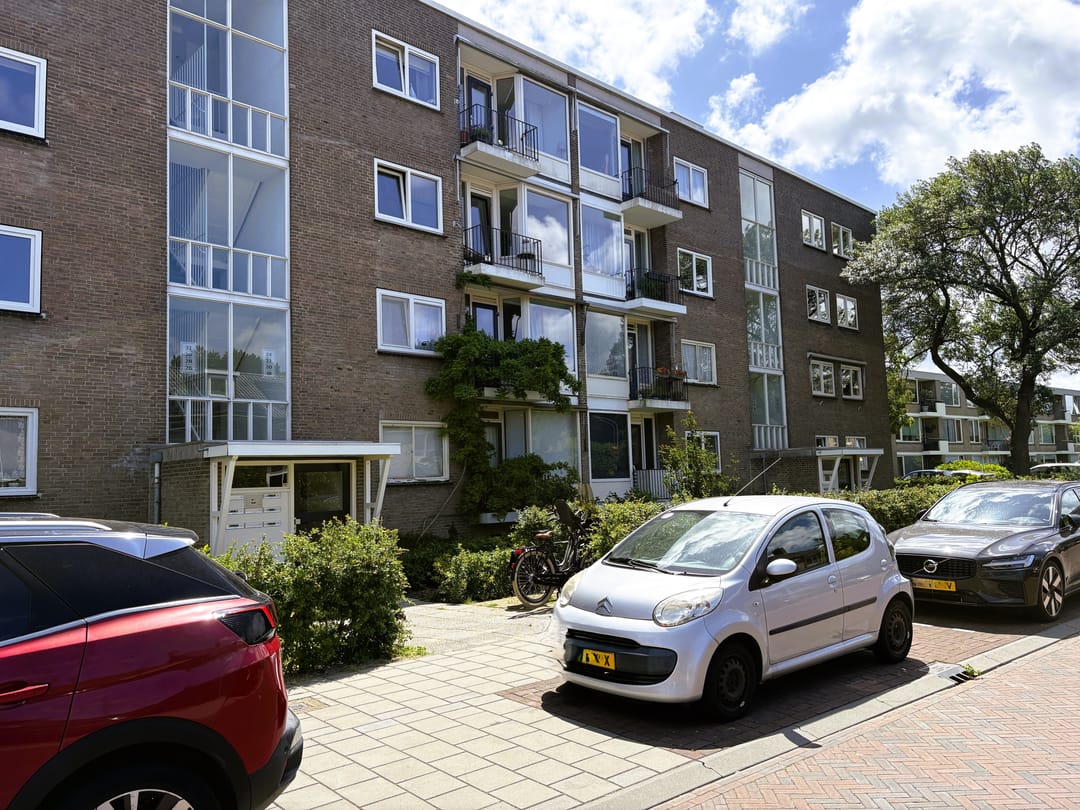 Galerijflat aan Pieter Keijlaan 30, Bloemendaal