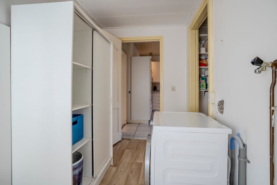 Spacious detached home with 216m² living space in a green location — 16