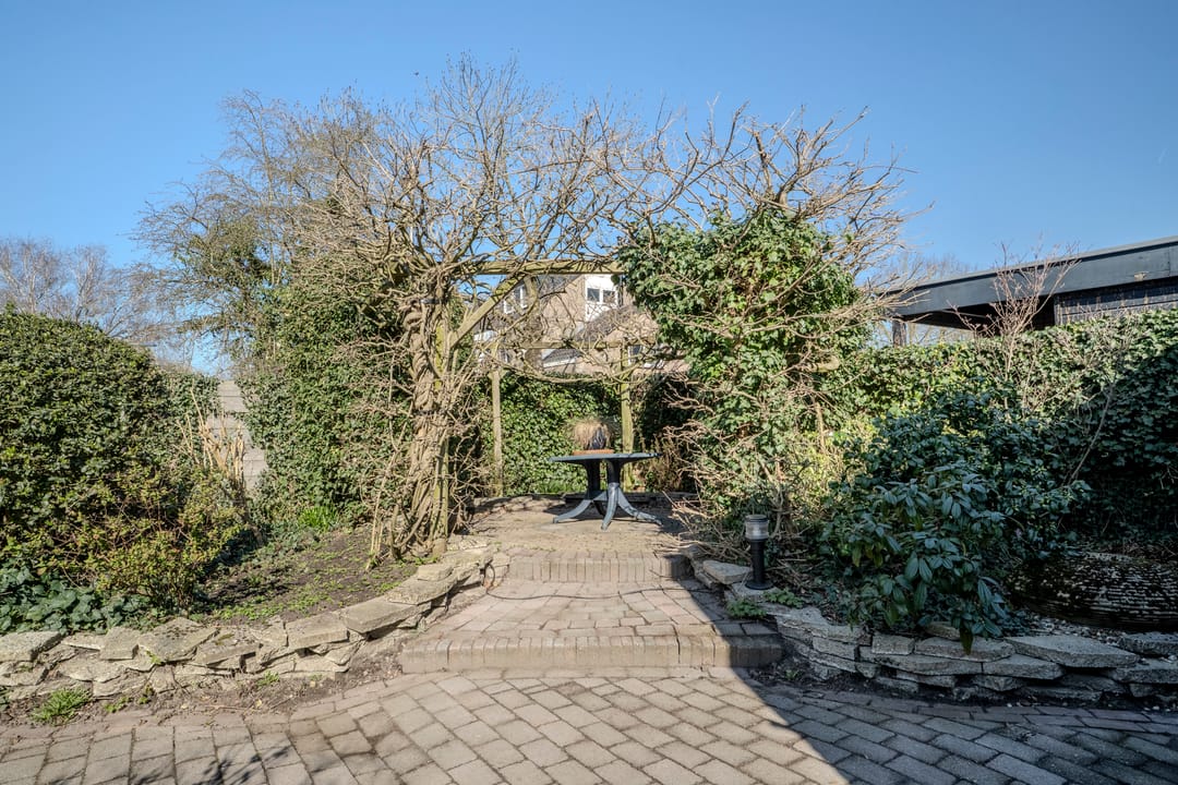 Spacious detached home with 216m² living space in a green location — 35