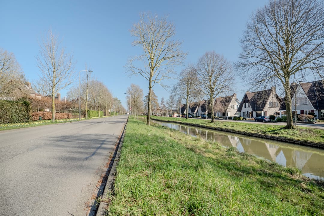 Spacious detached home with 216m² living space in a green location — 39