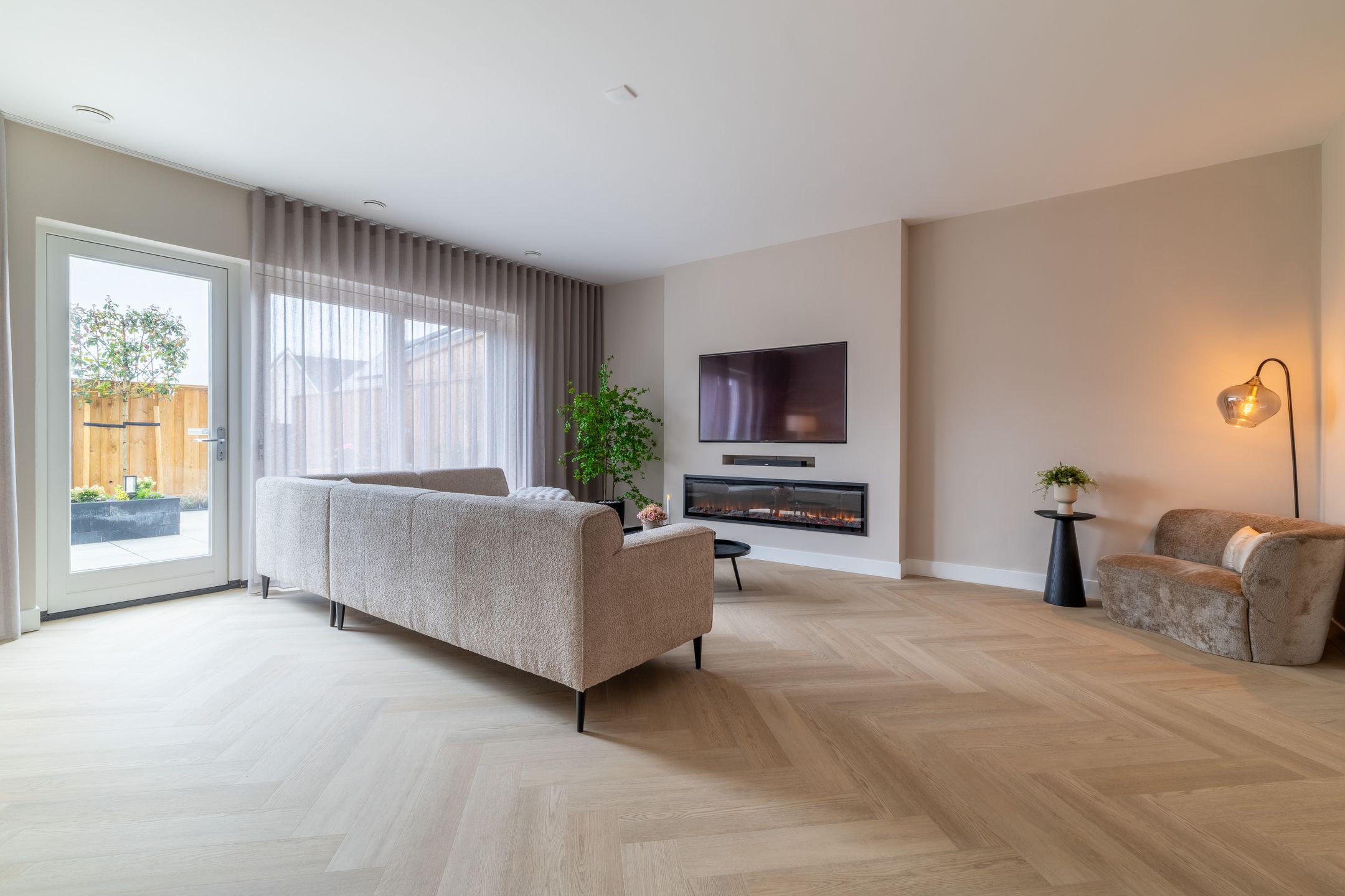 Photo 9 of Floresstraat 88-B